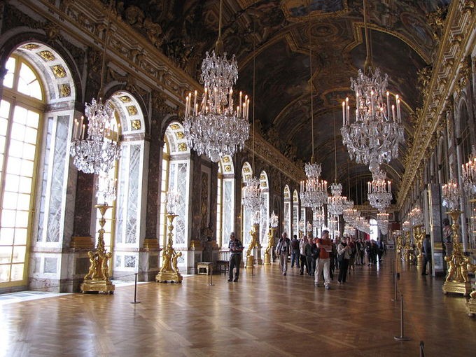 Hall full of windows, golden statues, and glass chandeliers