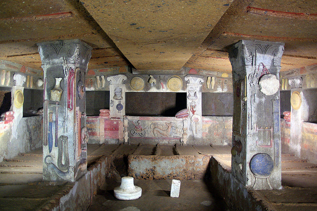 Empty room with walls and pillars decorated with colorful carvings