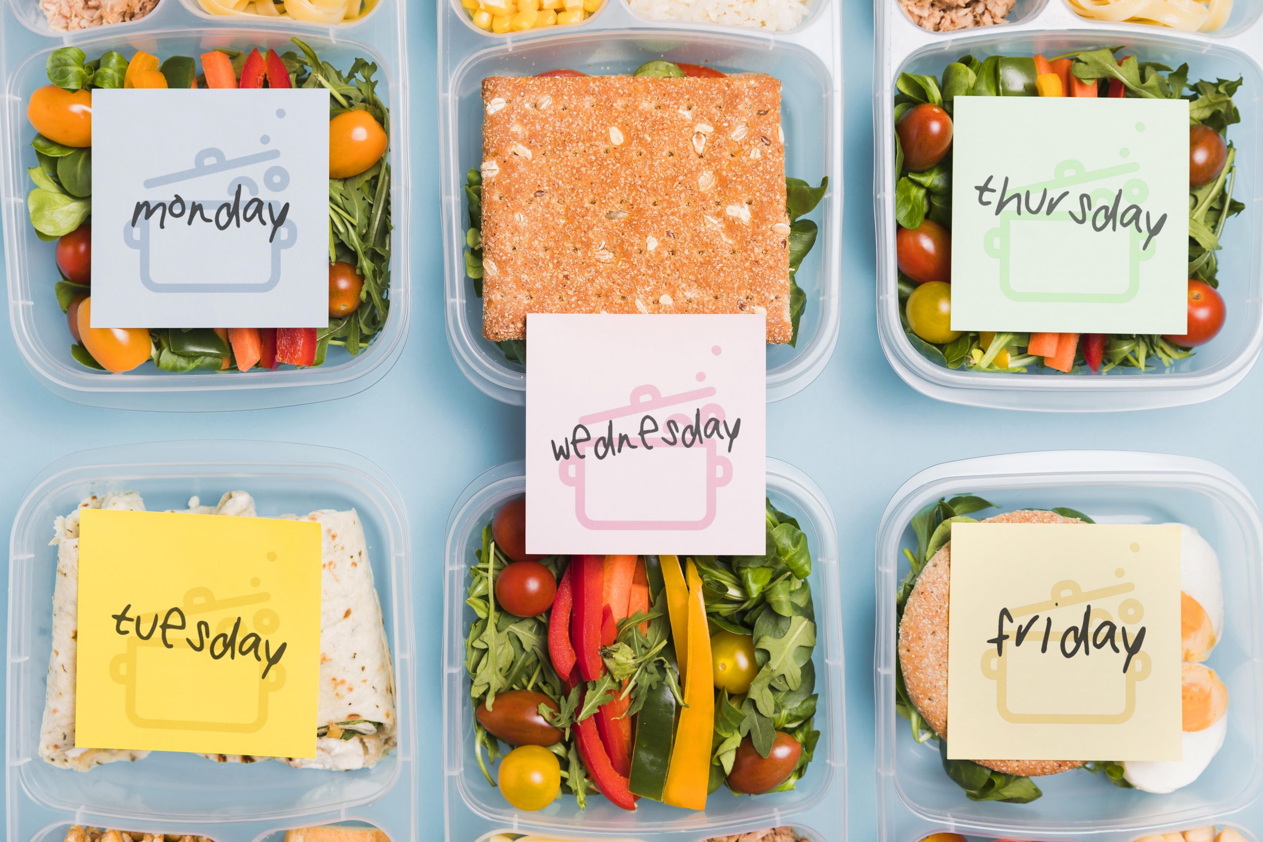 Tupperware containers full of food with sticky notes on top of them labeling which day of the week the food is for
